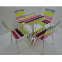Pack de 4 sillas multicolor + mesa a juego.